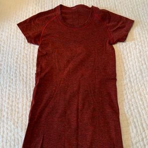 Lululemon red short sleeve top